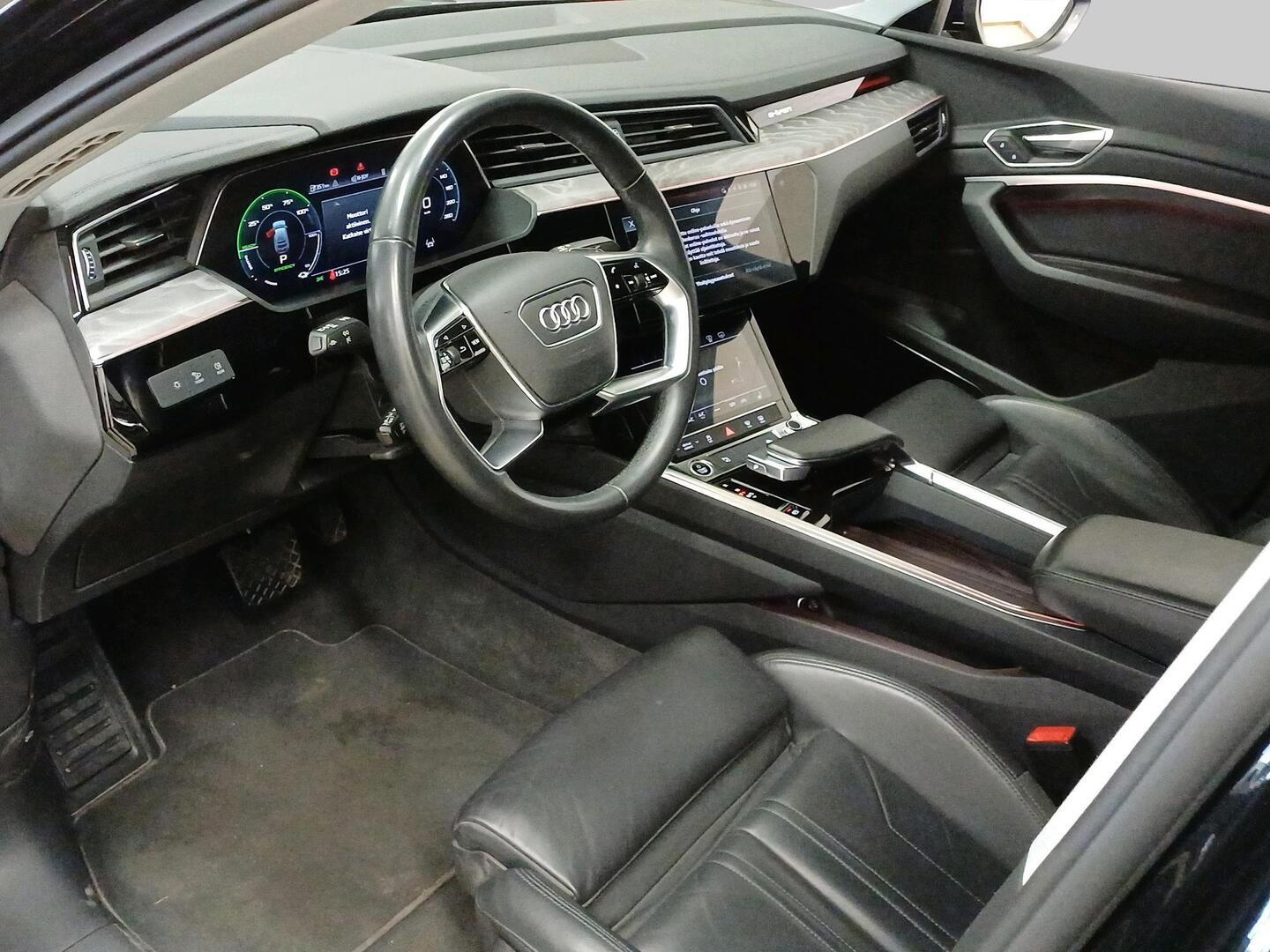 AUDI E-TRON 2022
