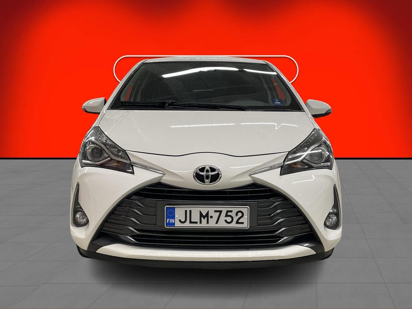 TOYOTA Yaris 2019