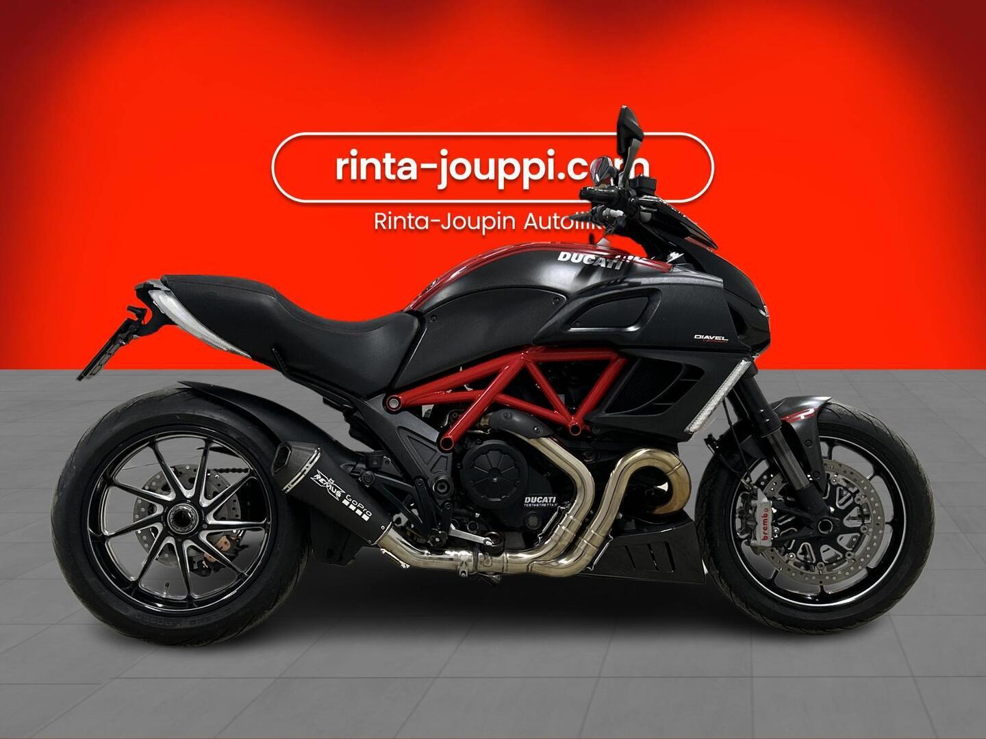 DUCATI DIAVEL 2011