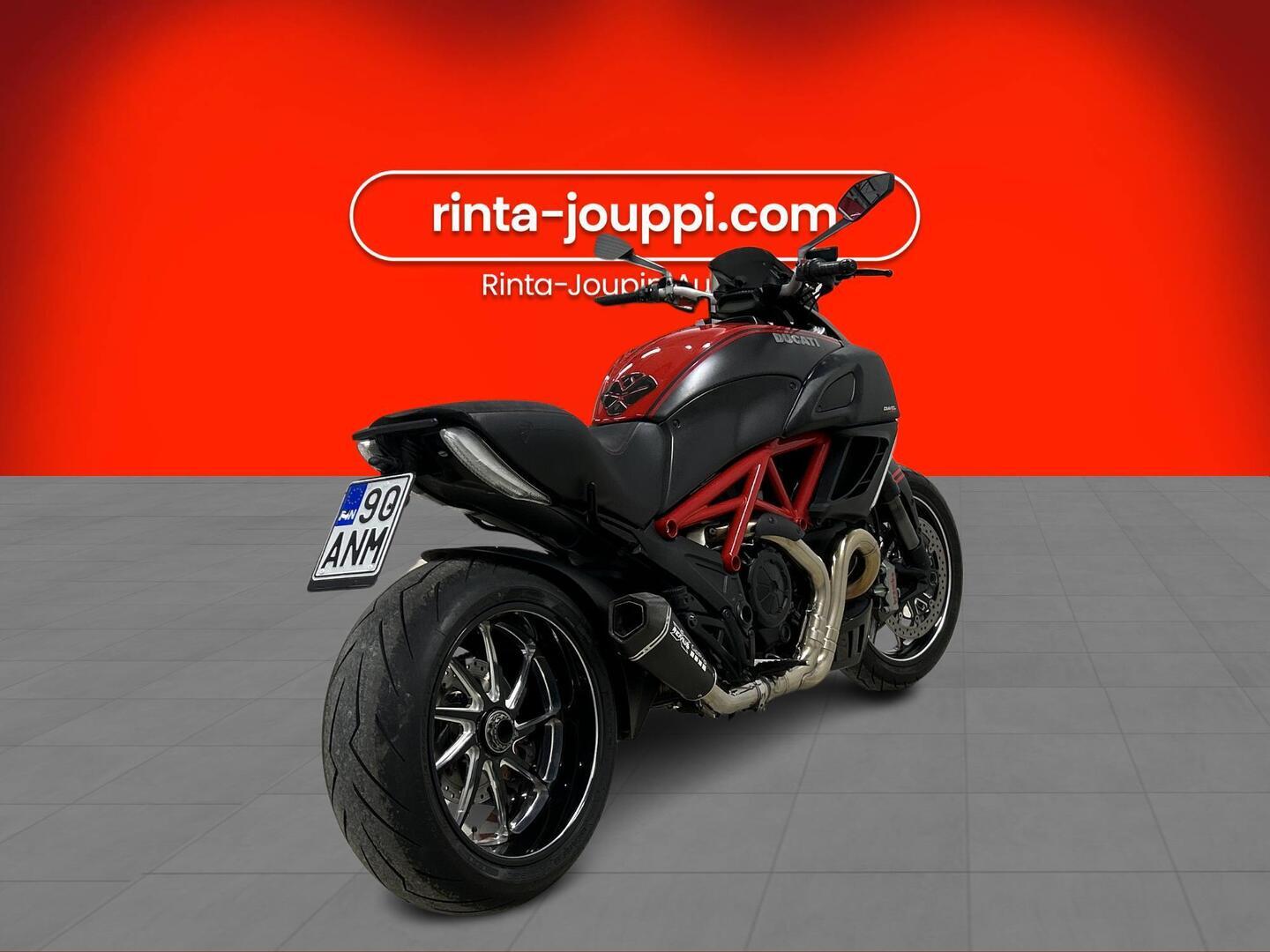 DUCATI DIAVEL 2011