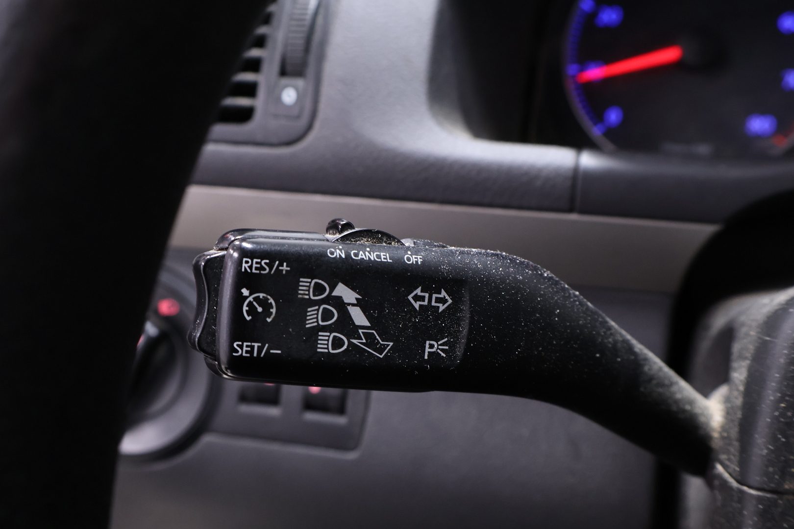 VOLKSWAGEN Touran 2008