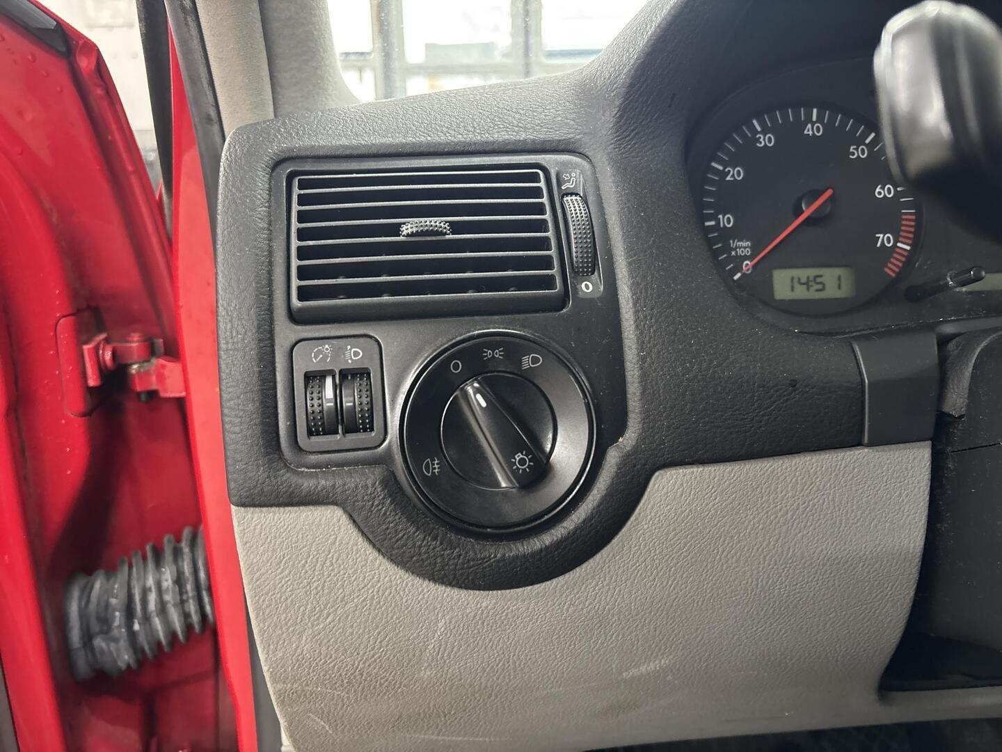 VOLKSWAGEN Golf 2001