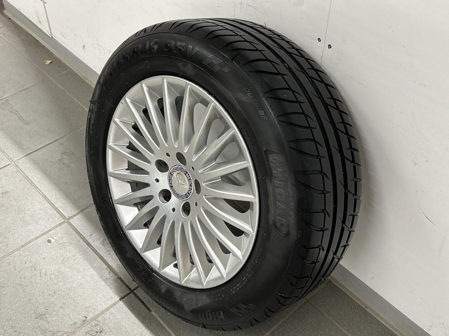 MERCEDES-BENZ E 2013