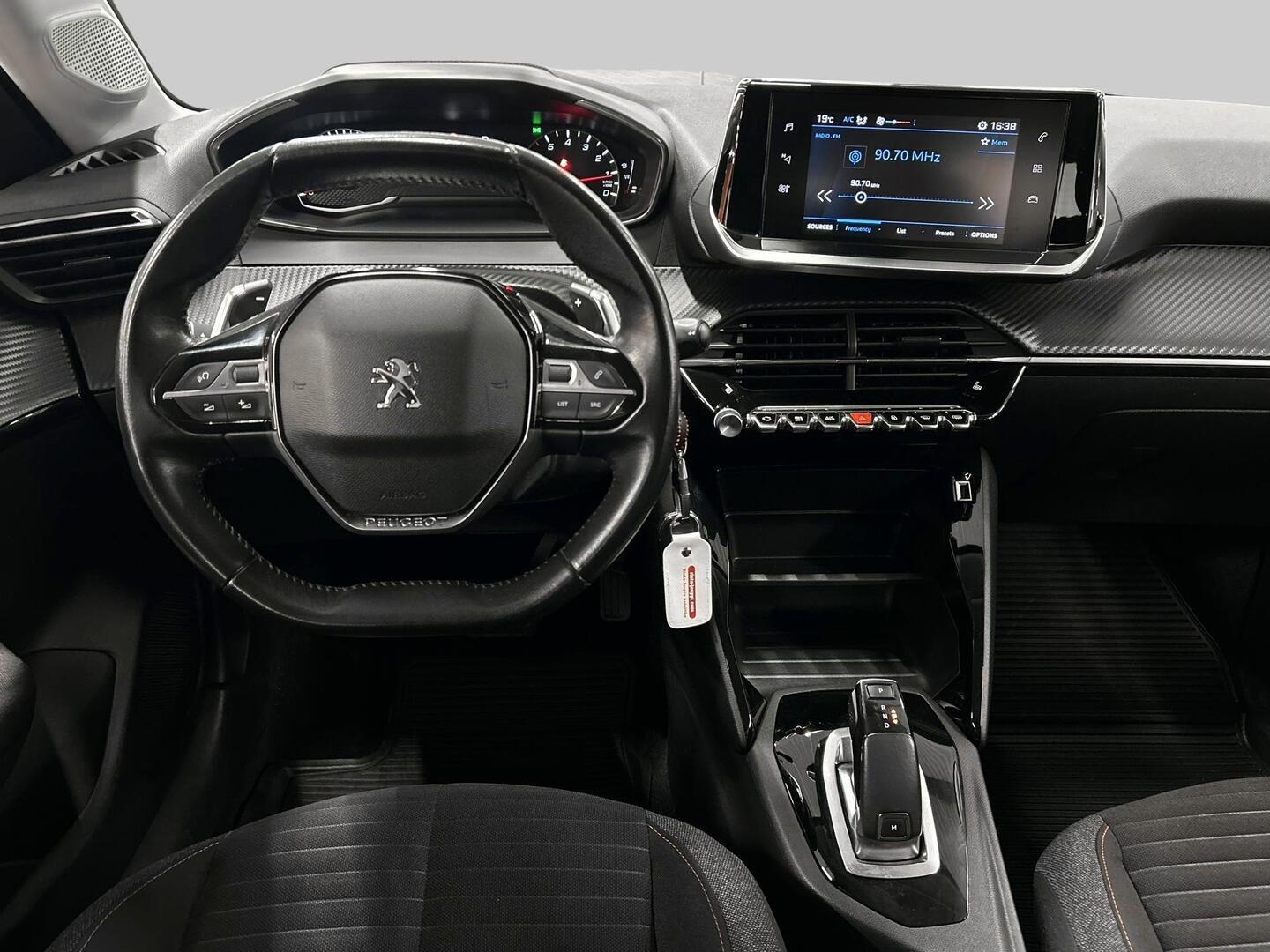 PEUGEOT 208 2020