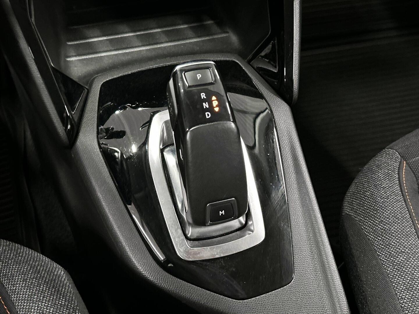 PEUGEOT 208 2020