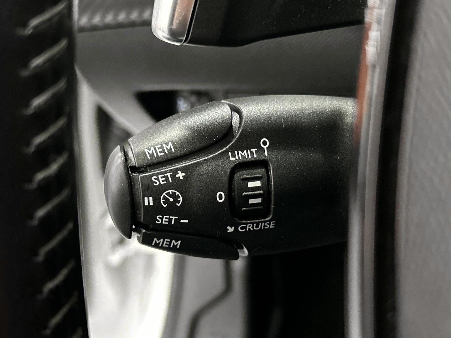 PEUGEOT 208 2020