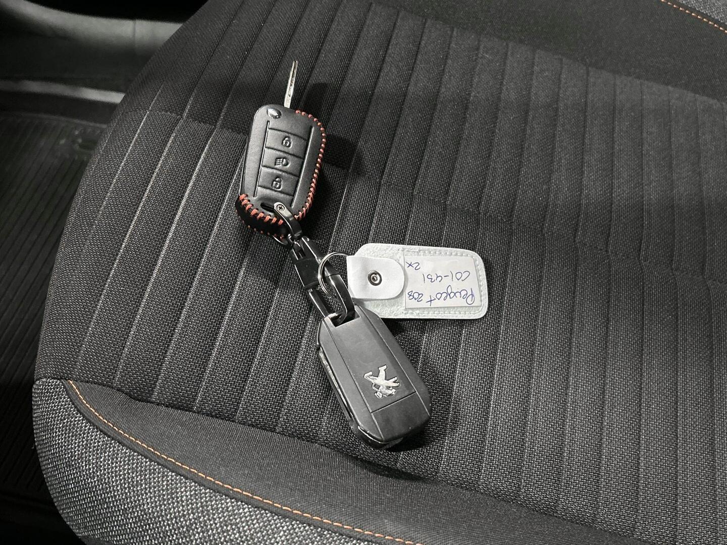 PEUGEOT 208 2020