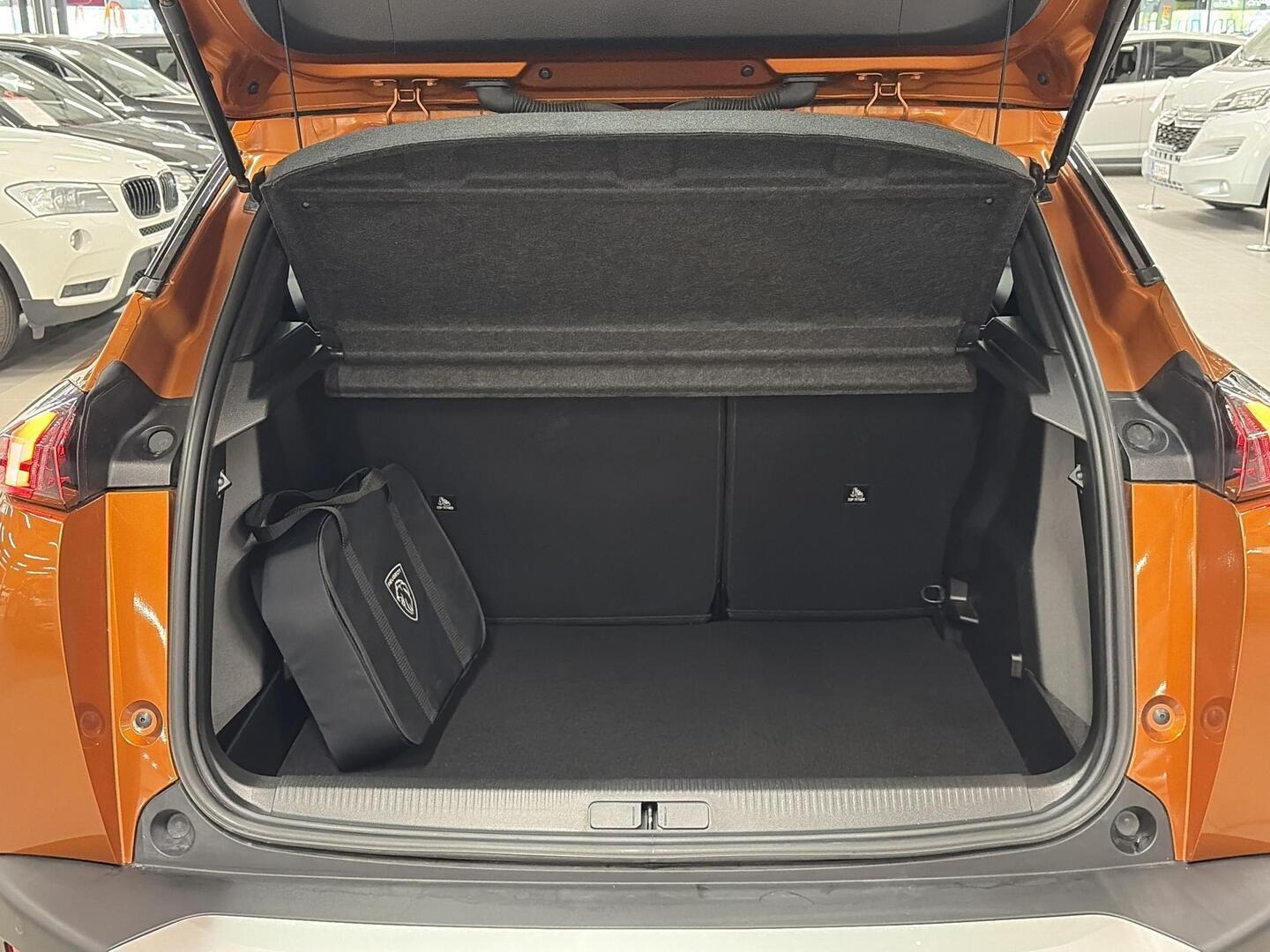 PEUGEOT e-2008 2023