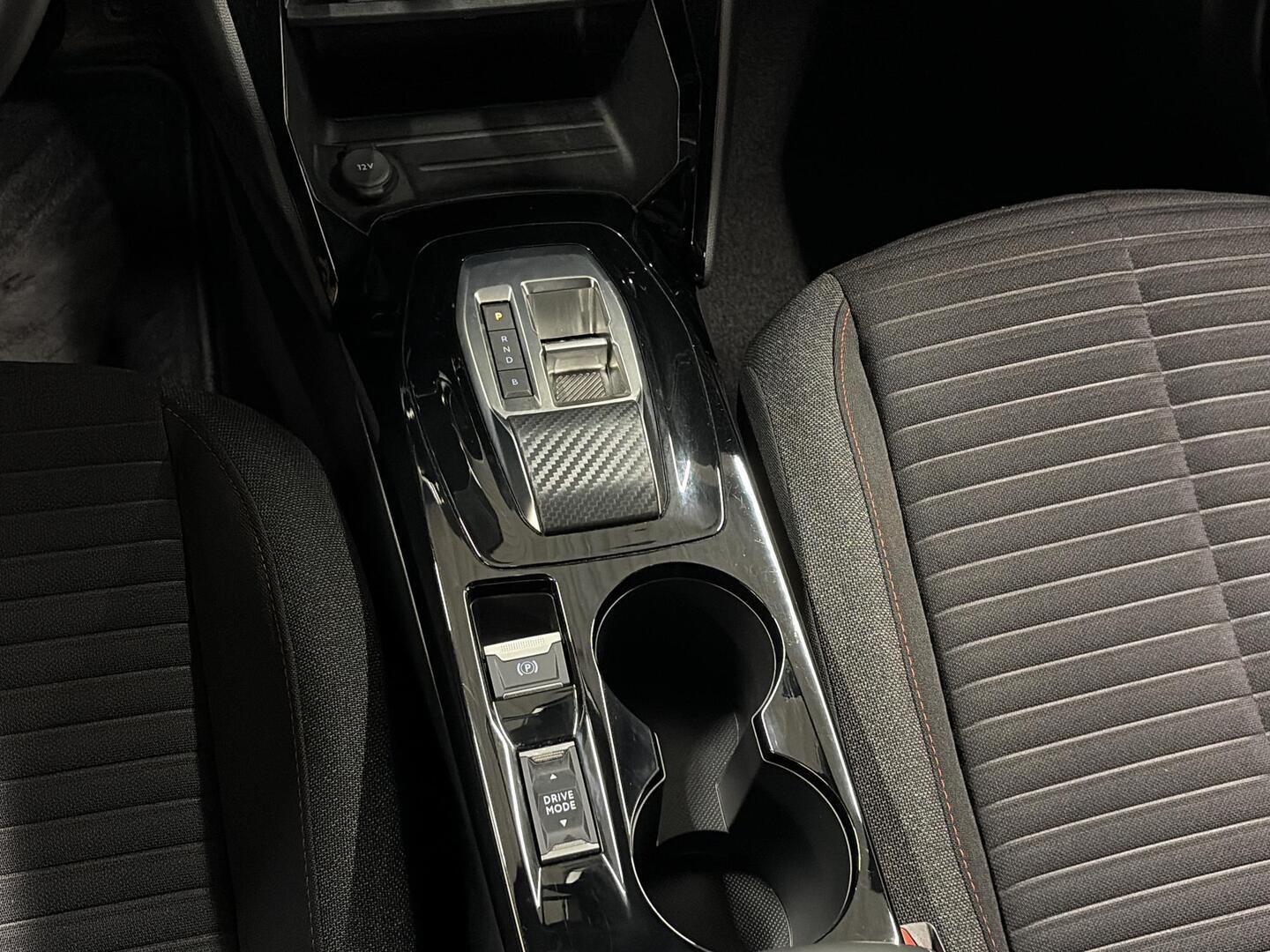 PEUGEOT e-2008 2023