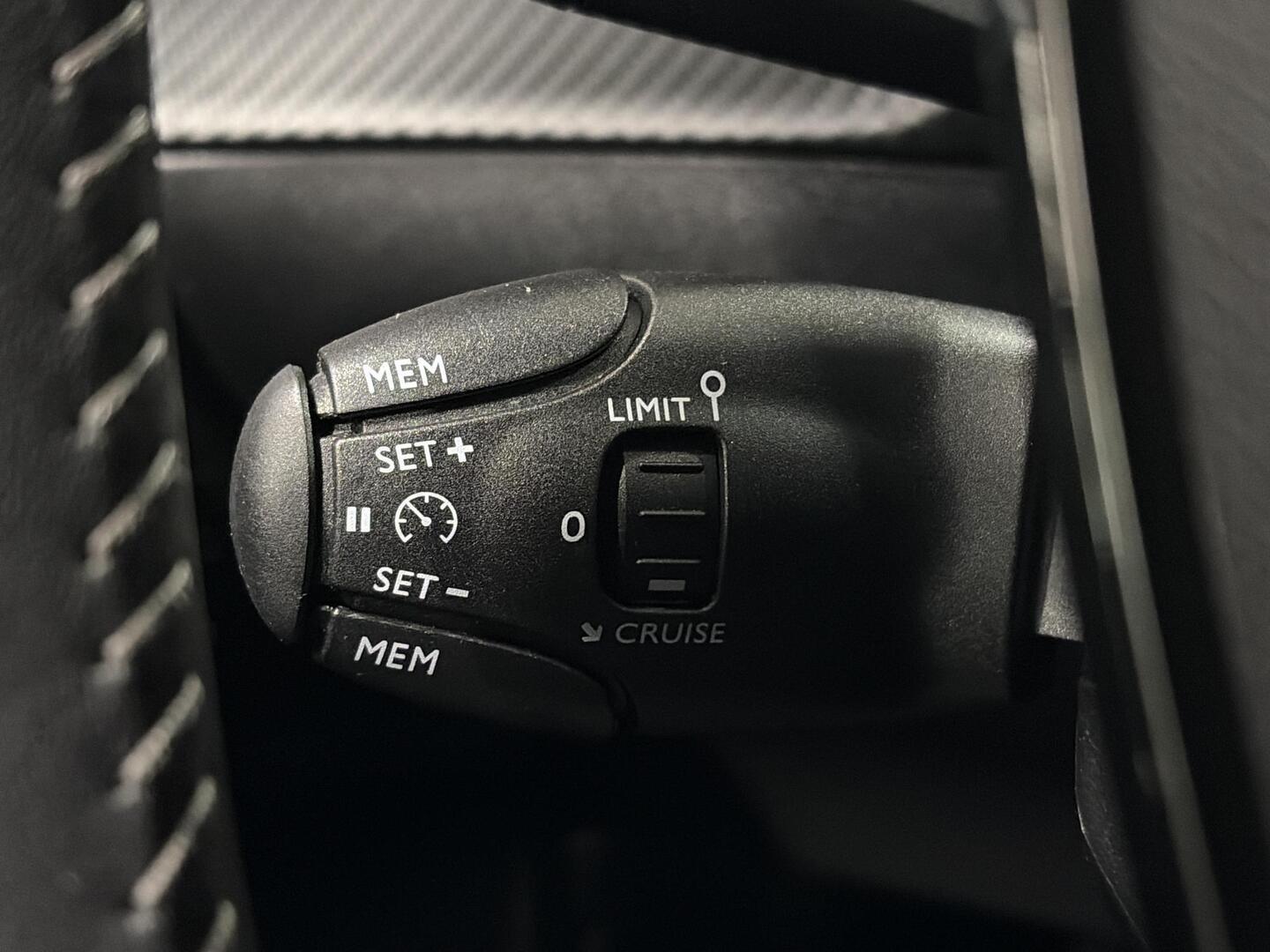 PEUGEOT e-2008 2023