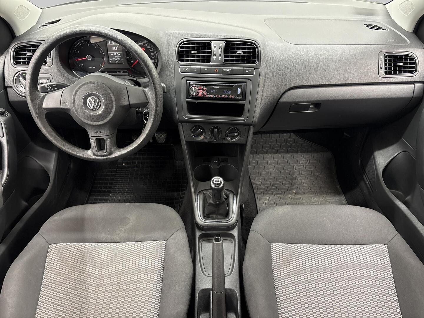 VOLKSWAGEN Polo 2010