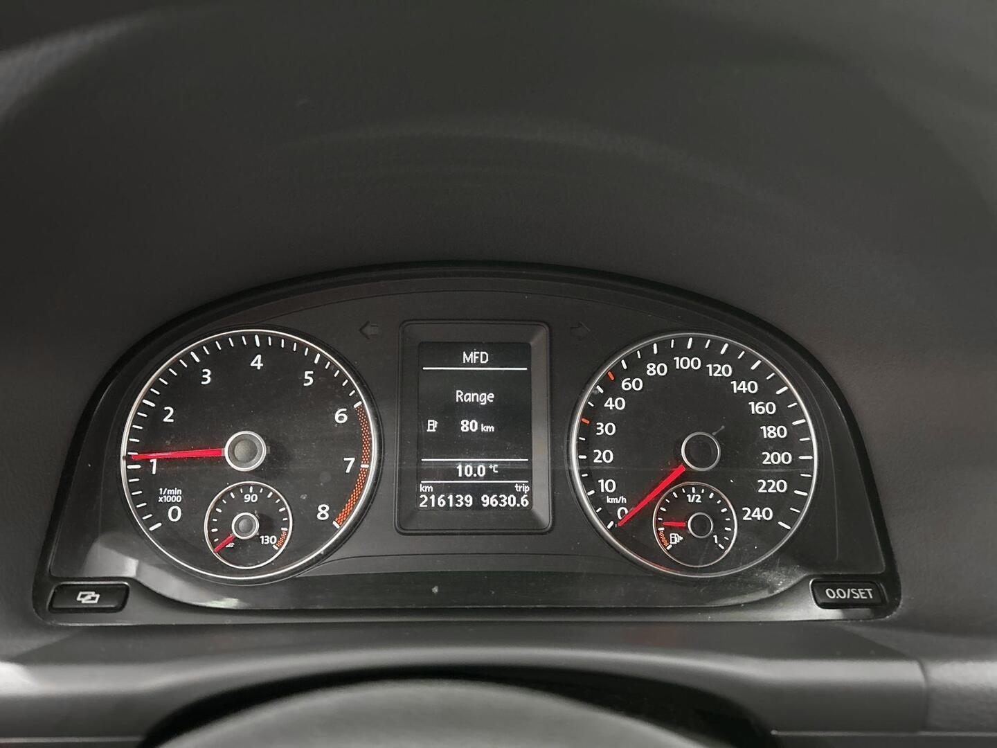 VOLKSWAGEN Touran 2011