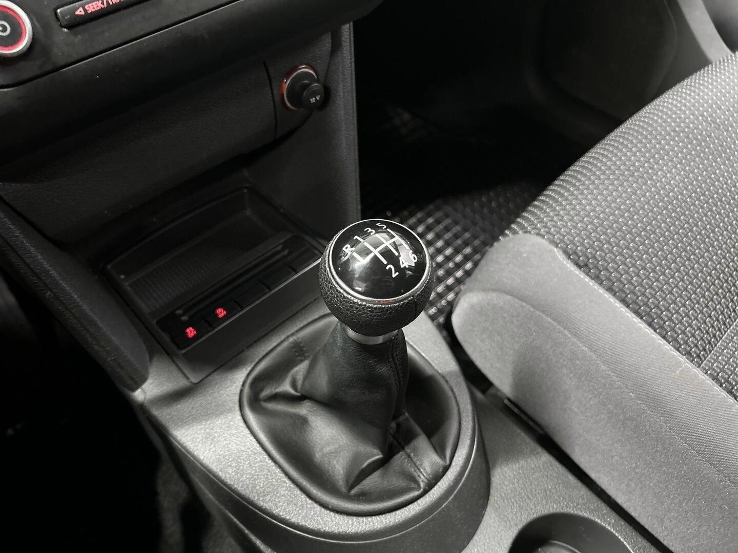 VOLKSWAGEN Touran 2011