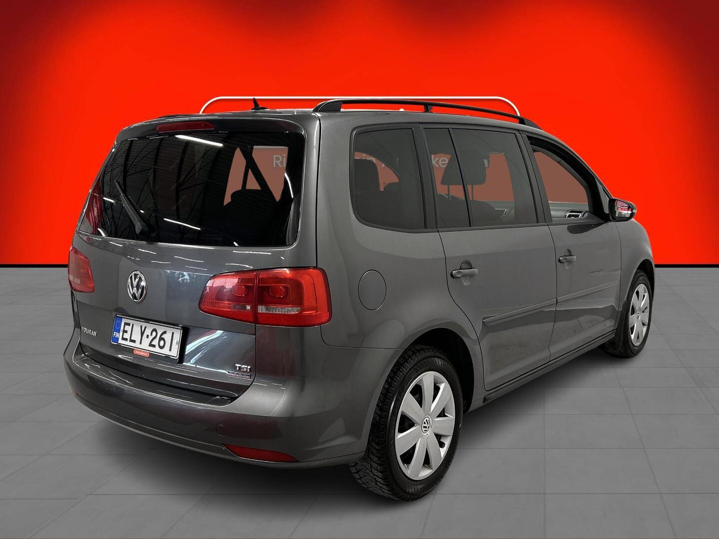 VOLKSWAGEN Touran 2011