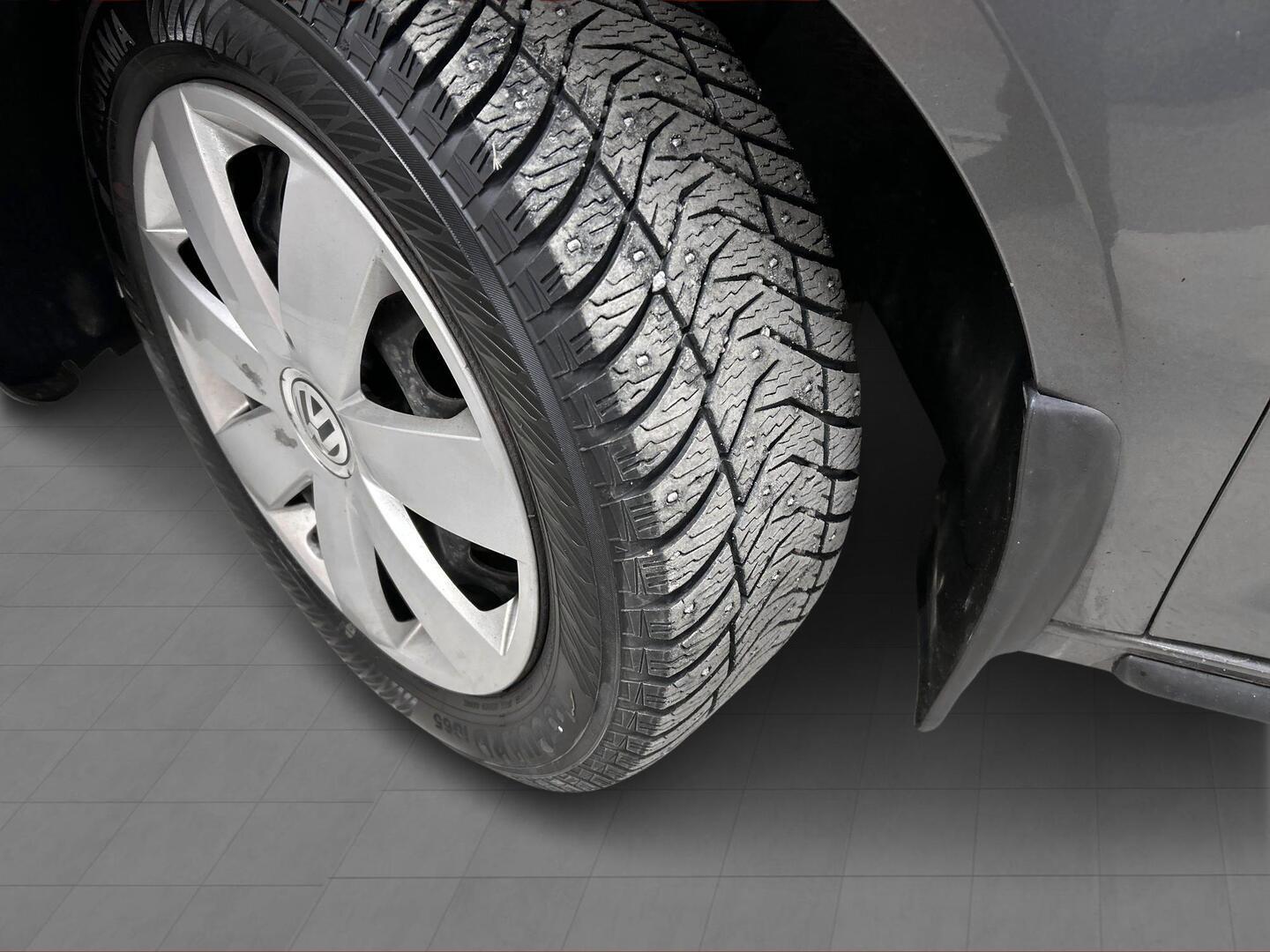 VOLKSWAGEN Touran 2011