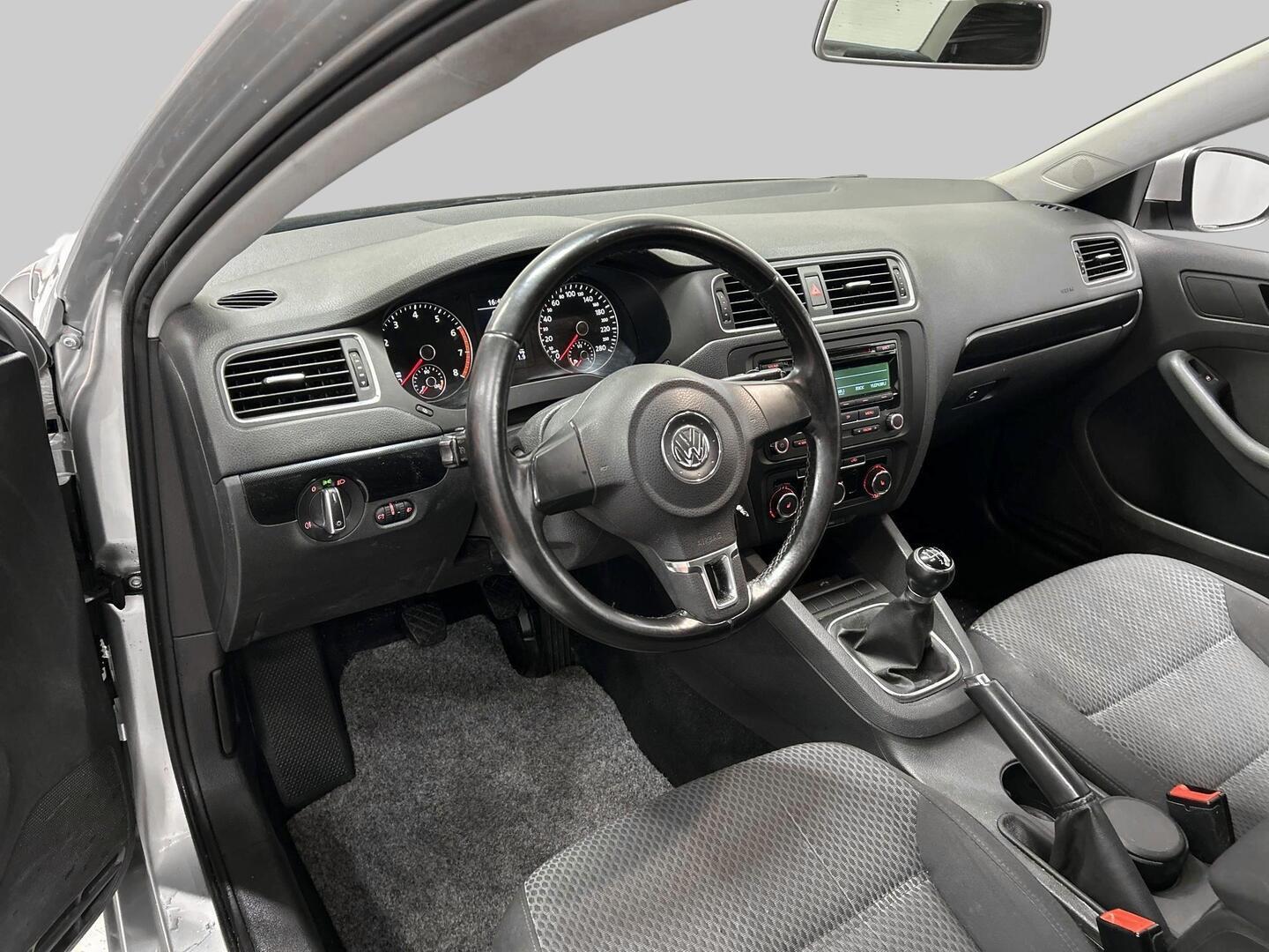 VOLKSWAGEN Jetta 2011