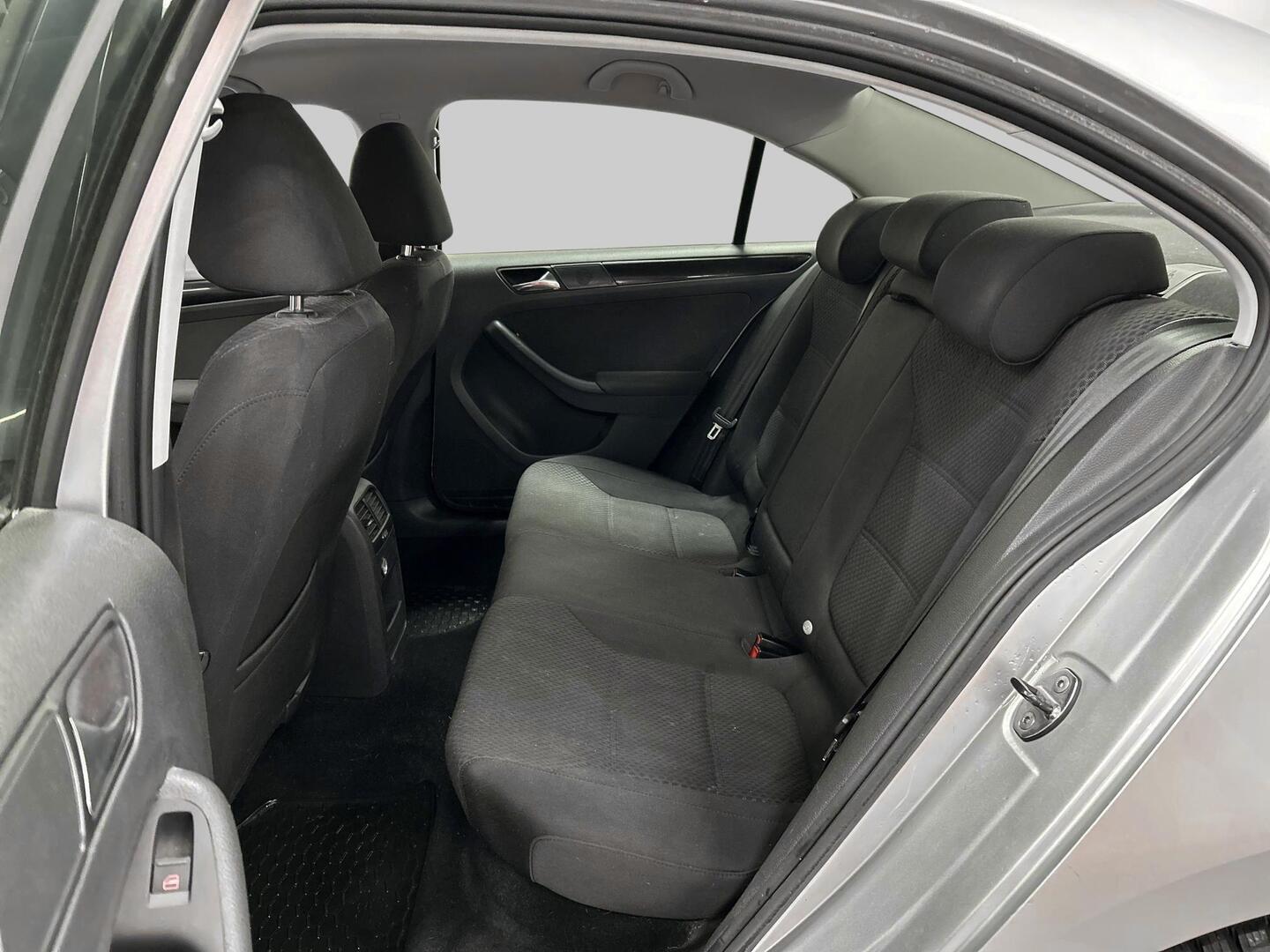 VOLKSWAGEN Jetta 2011