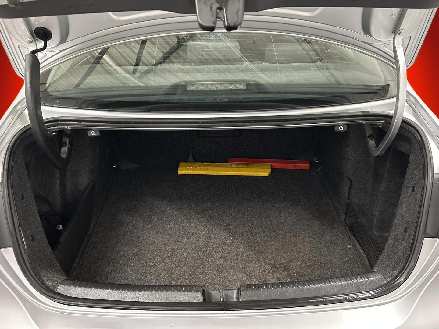 VOLKSWAGEN Jetta 2011