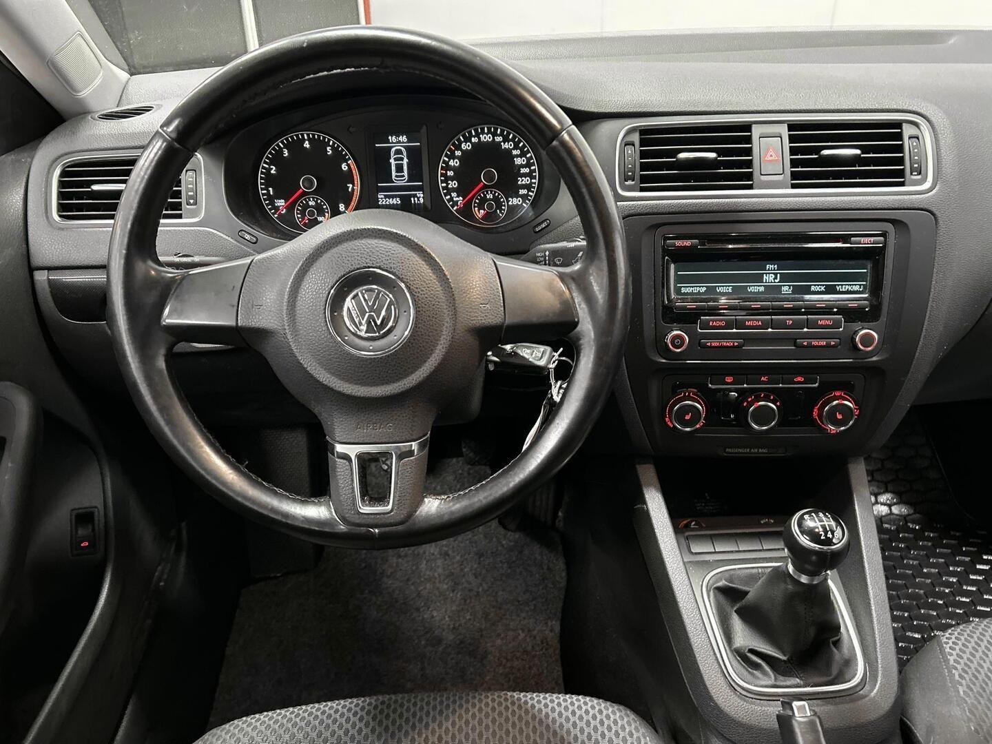 VOLKSWAGEN Jetta 2011
