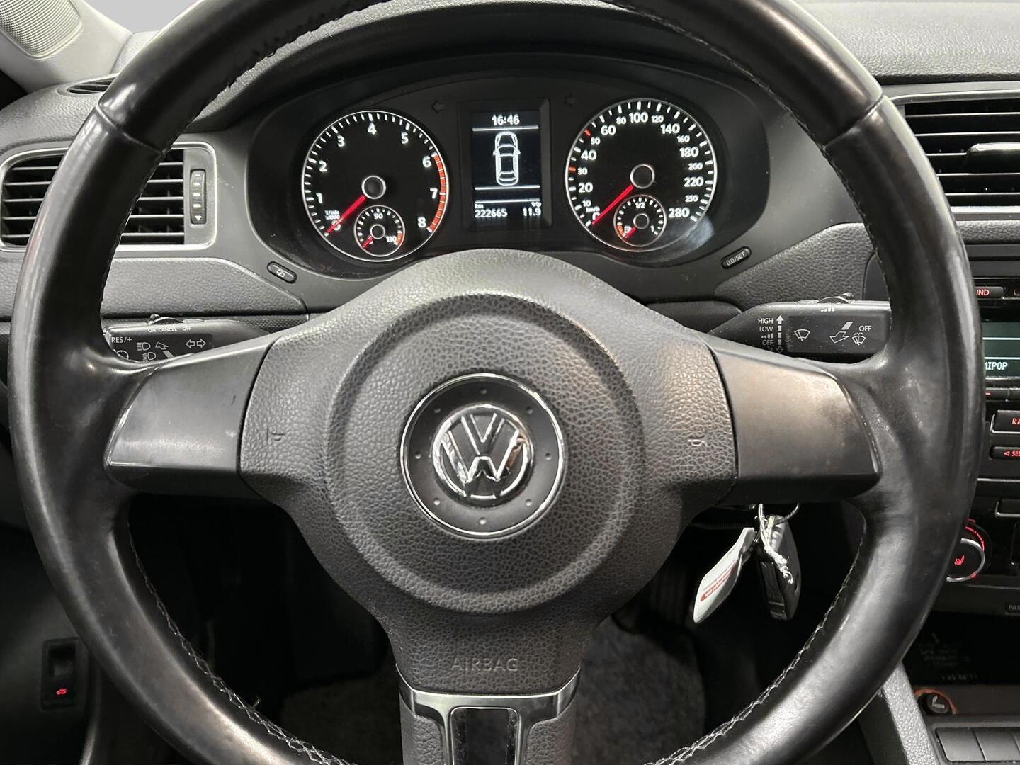VOLKSWAGEN Jetta 2011
