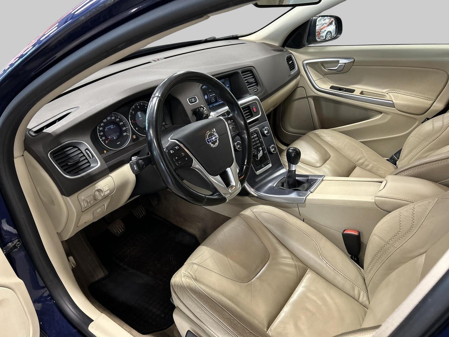 VOLVO V60 2011