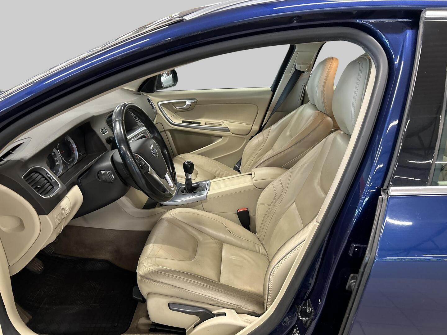 VOLVO V60 2011