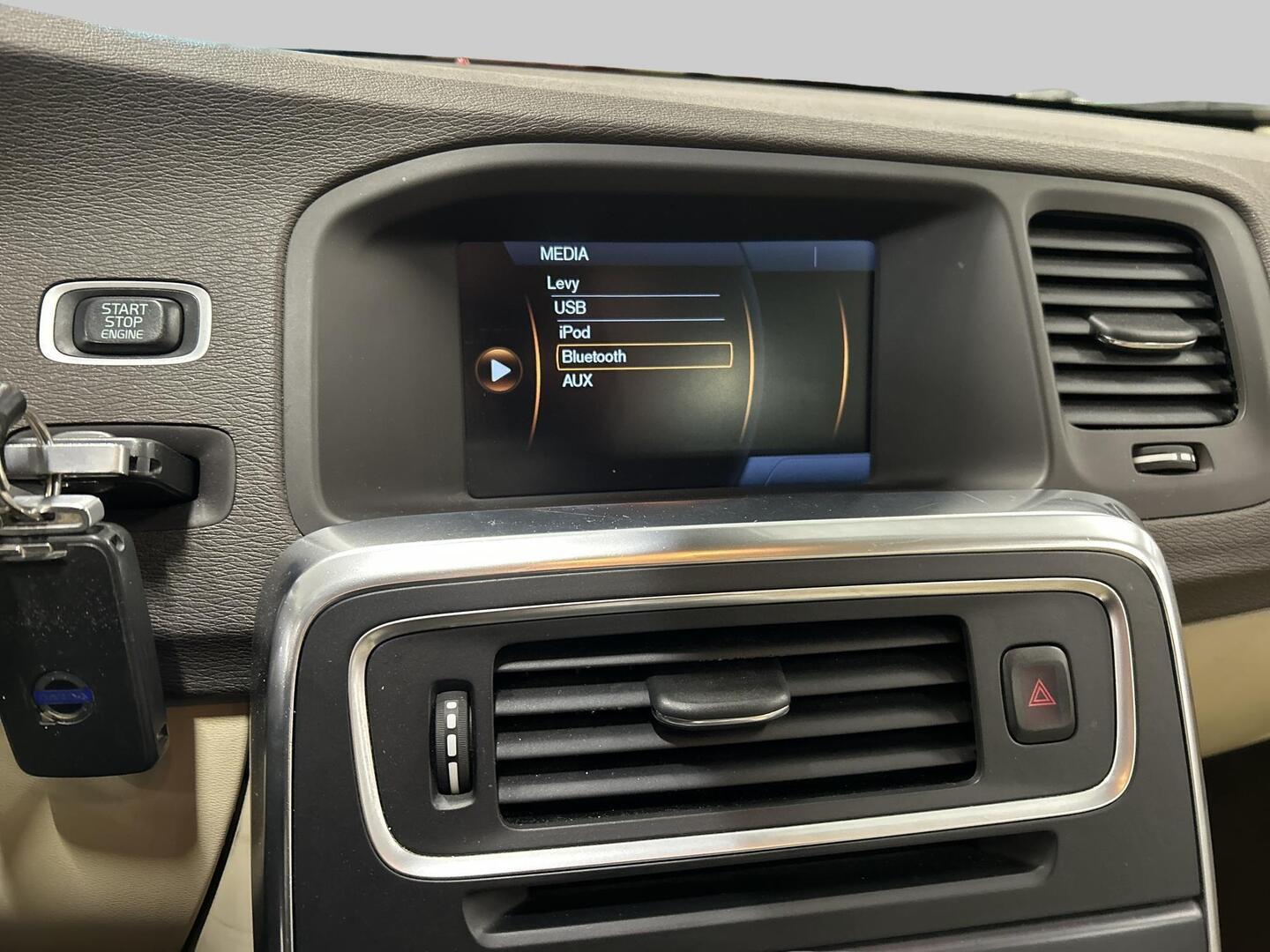 VOLVO V60 2011