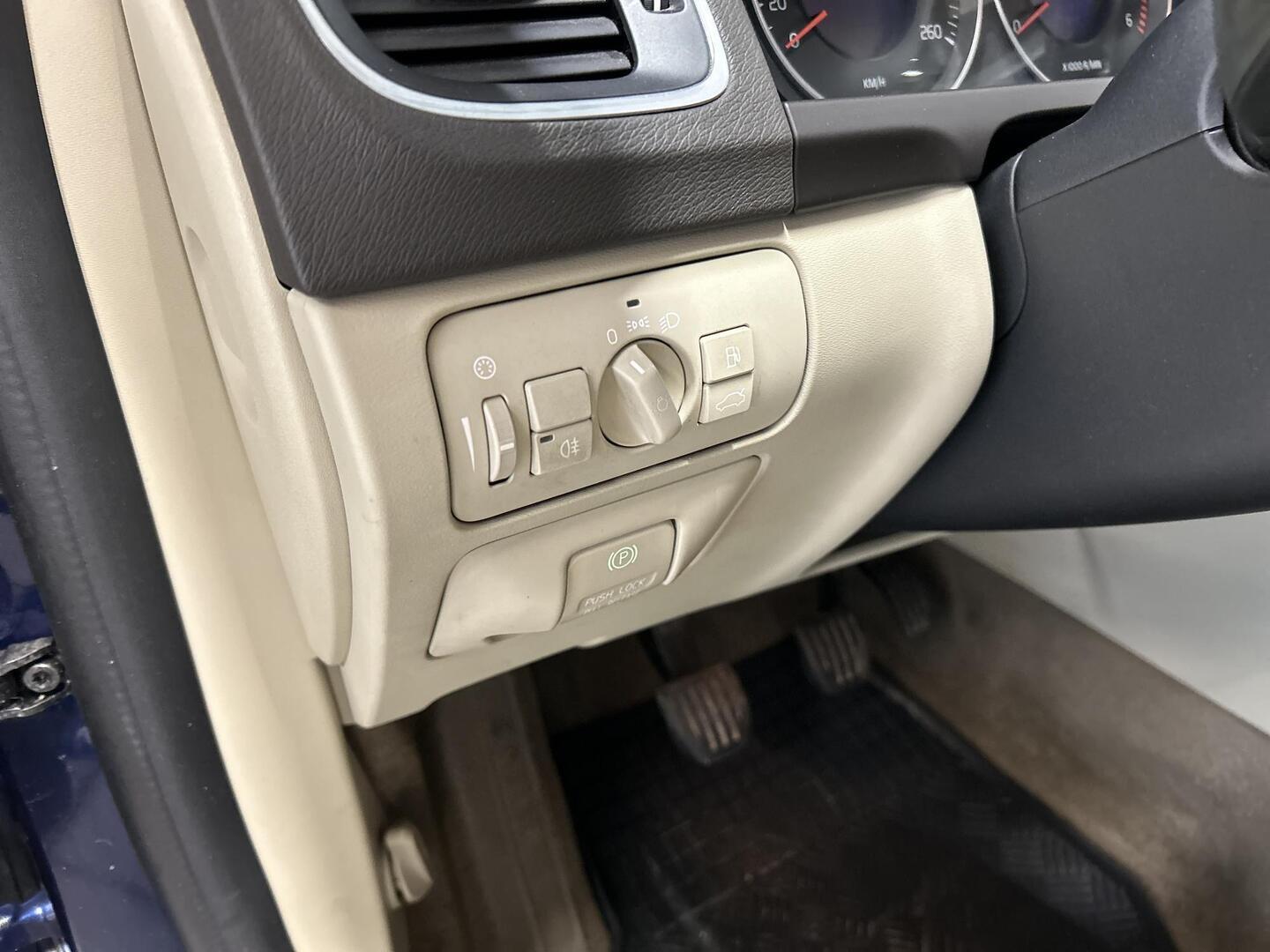 VOLVO V60 2011