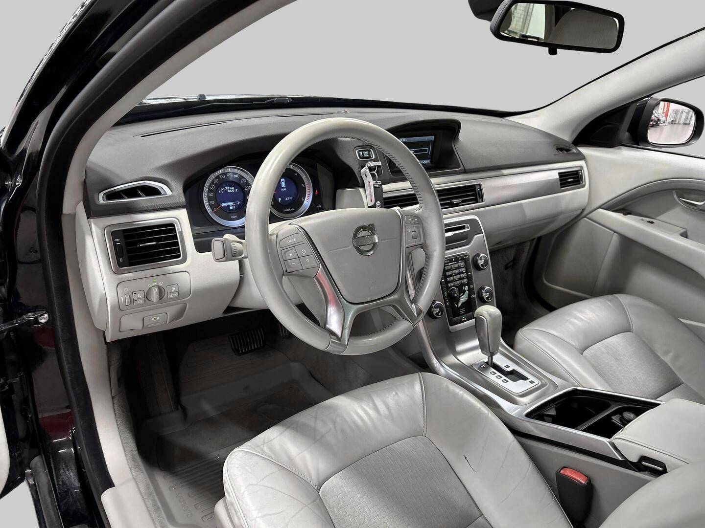 VOLVO V70 2012