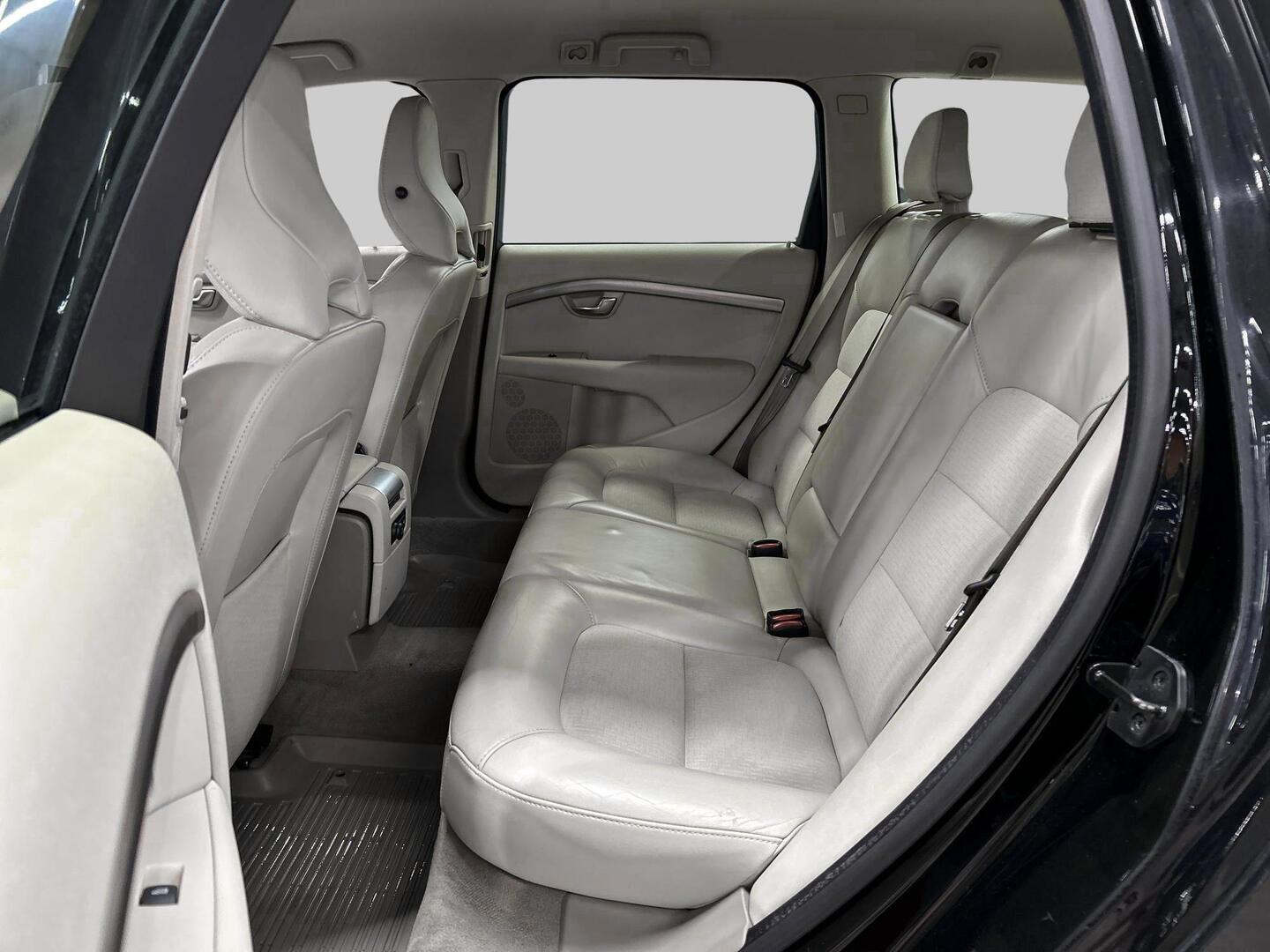 VOLVO V70 2012