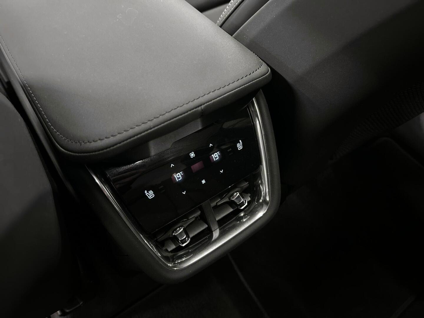 VOLVO EX90 2025