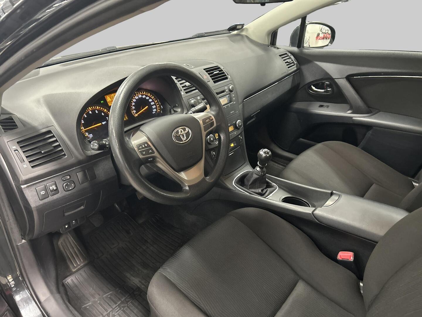 TOYOTA Avensis 2011