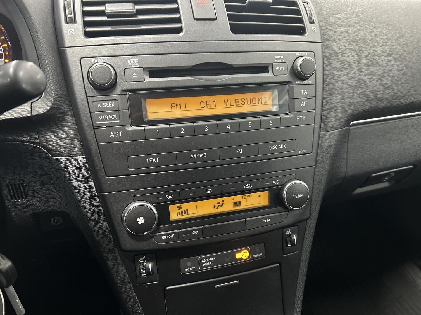 TOYOTA Avensis 2011