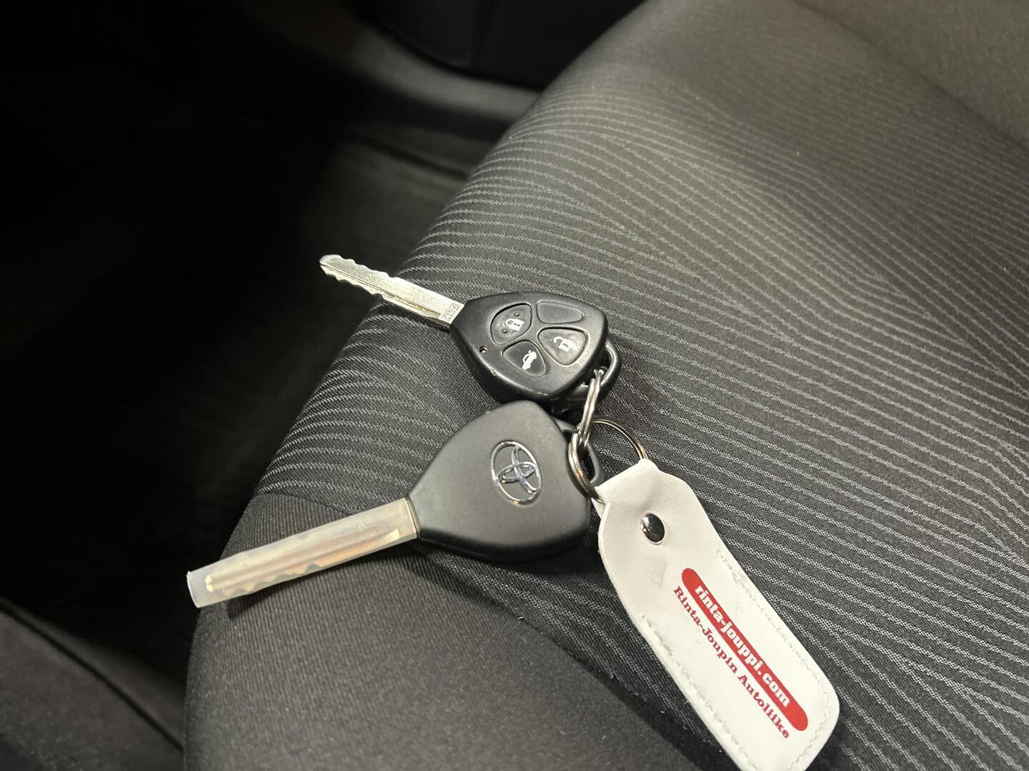 TOYOTA Avensis 2011