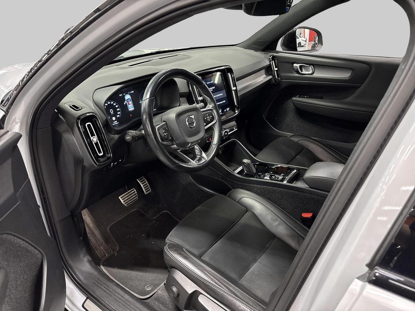 VOLVO XC40 2021