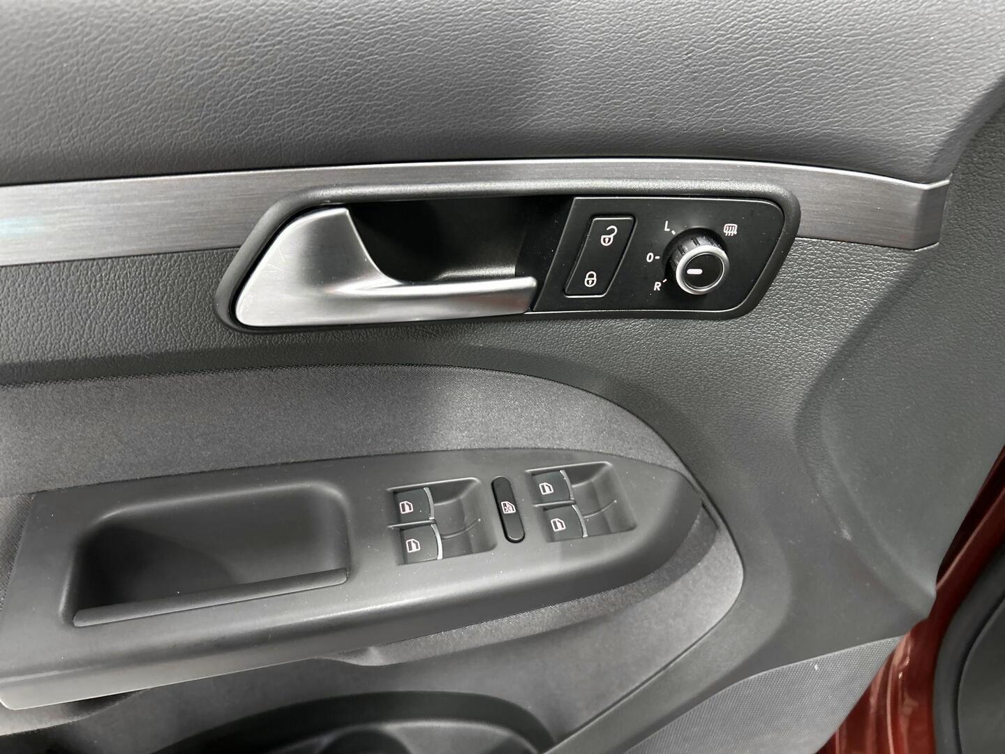 VOLKSWAGEN Touran 2014