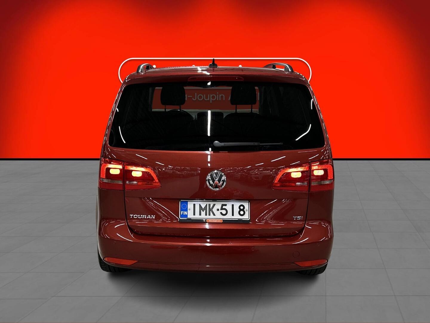VOLKSWAGEN Touran 2014
