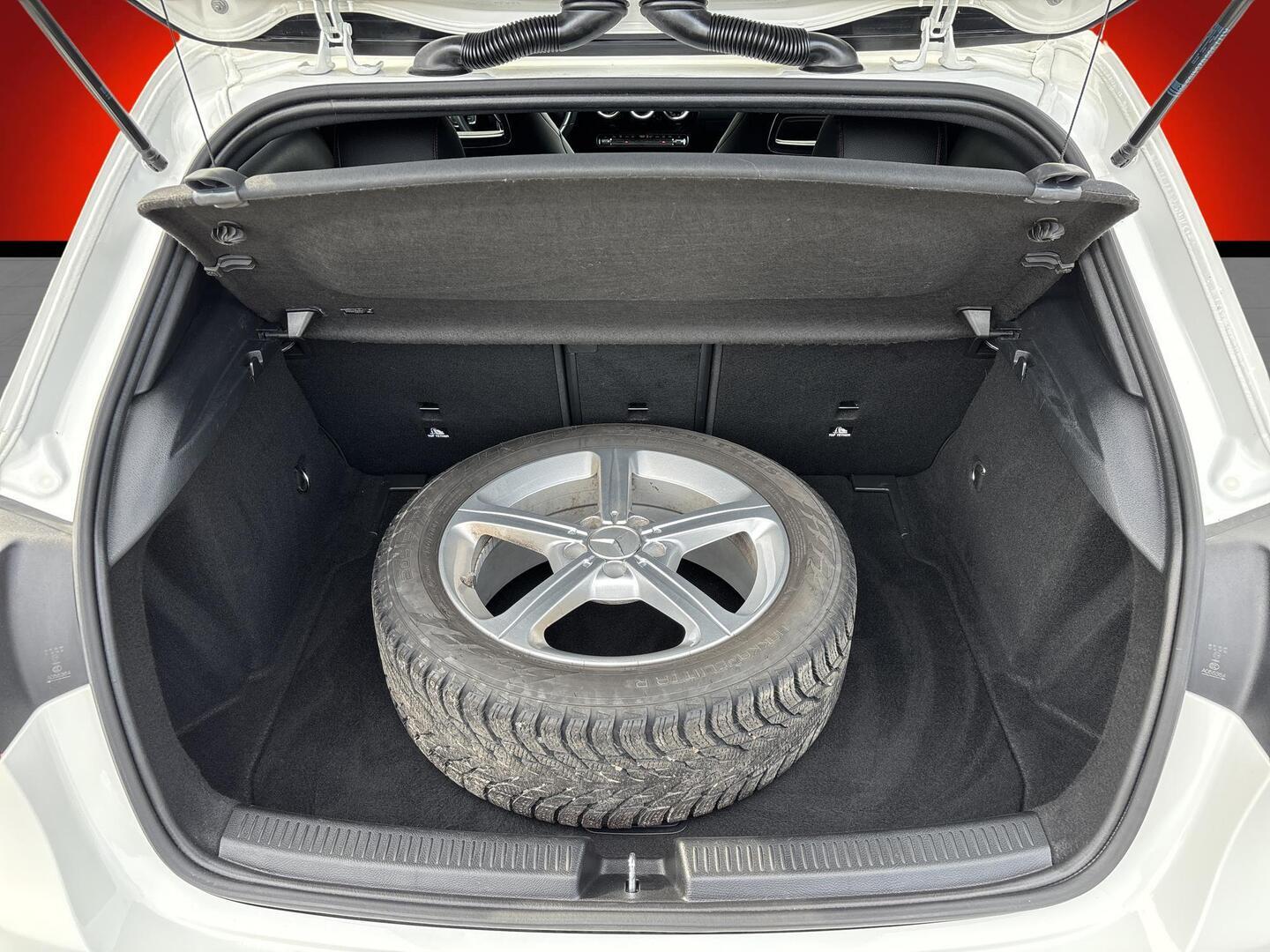 MERCEDES-BENZ A 2020