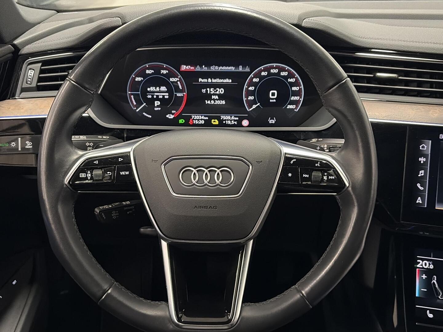 AUDI E-TRON 2022