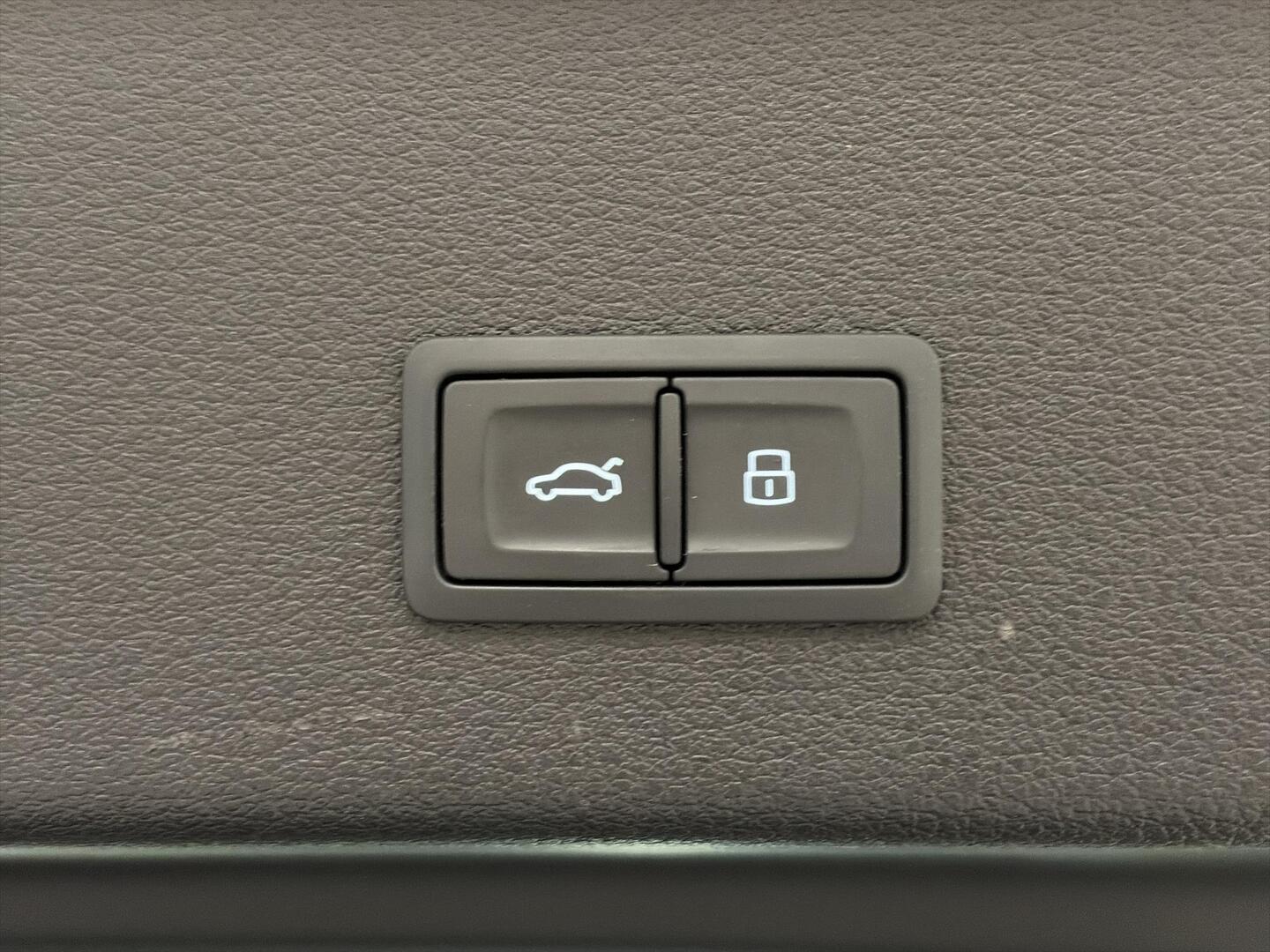 AUDI E-TRON 2022