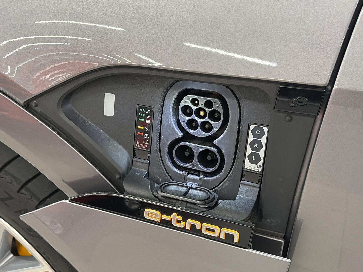 AUDI E-TRON 2022