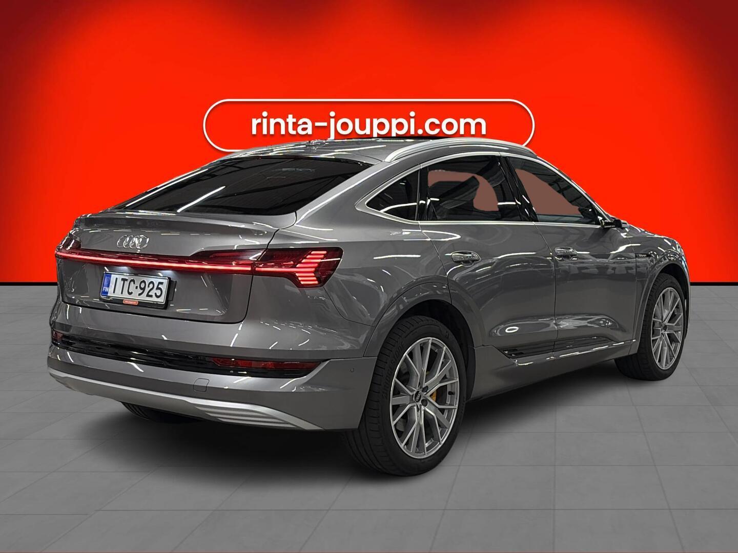 AUDI E-TRON 2022