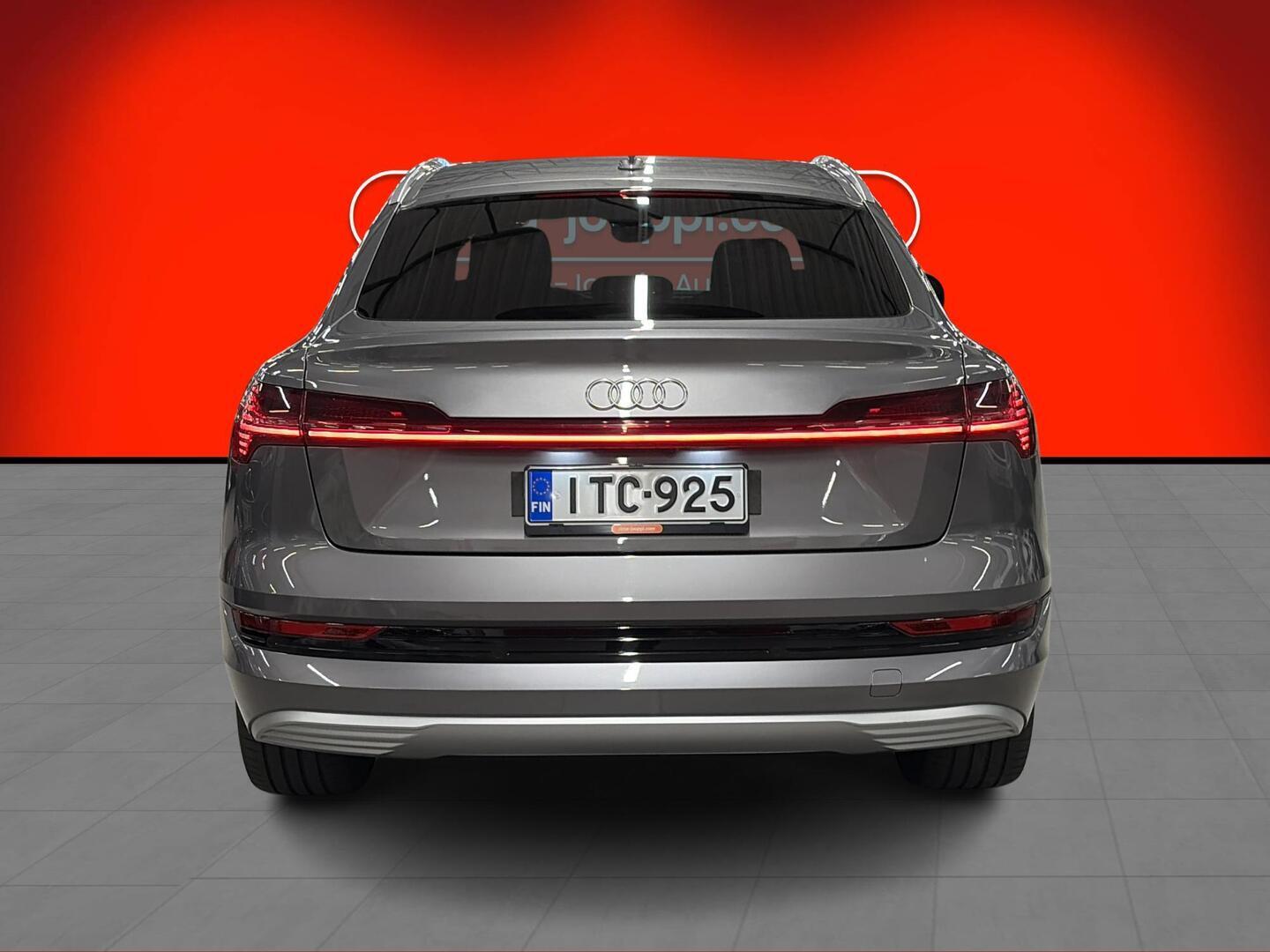 AUDI E-TRON 2022