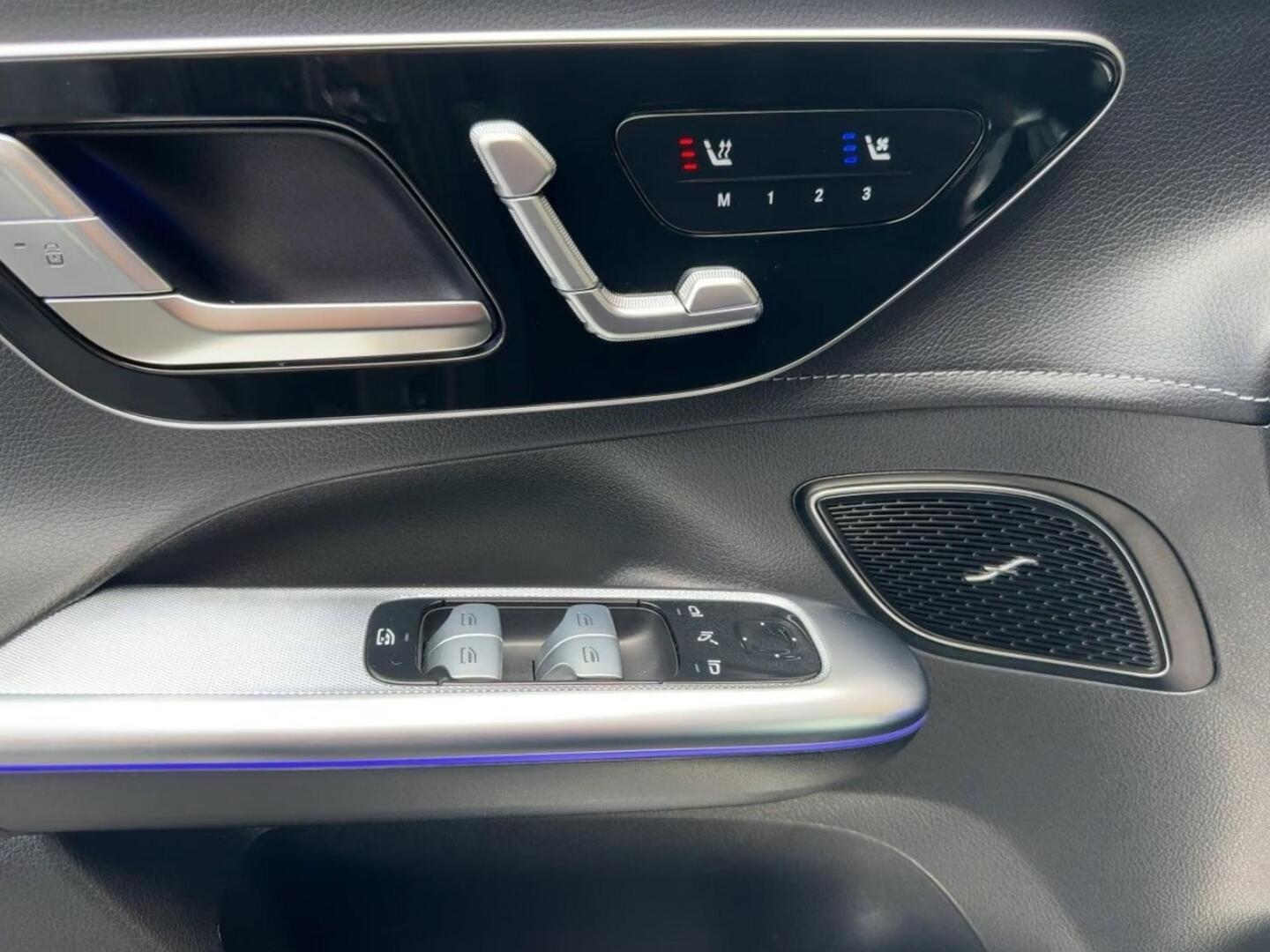 MERCEDES-BENZ EQE SUV 2025