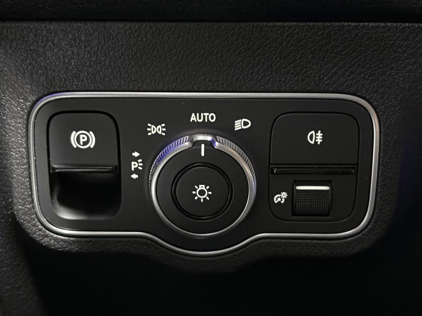 MERCEDES-BENZ EQB 2022