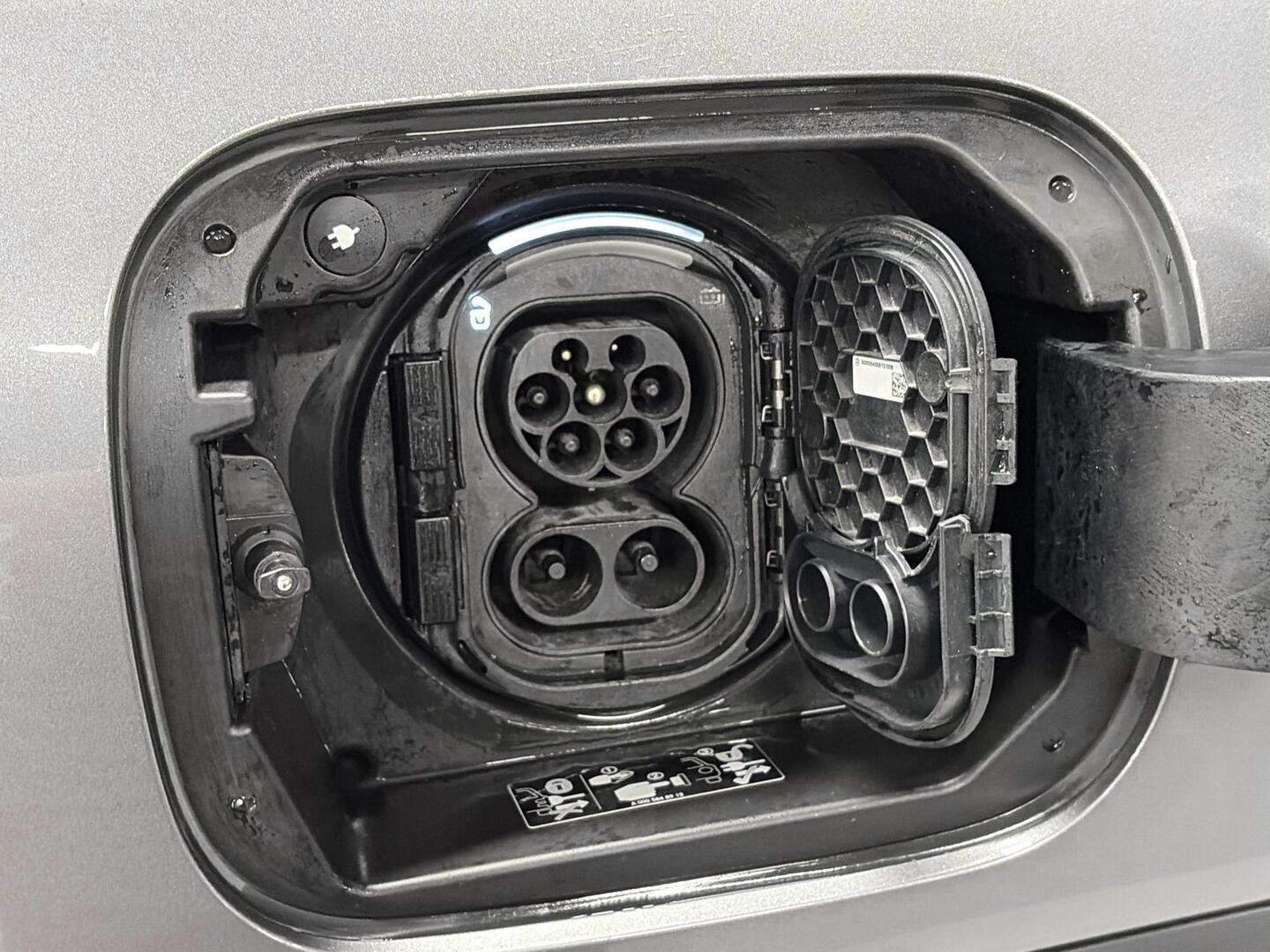 MERCEDES-BENZ EQB 2022