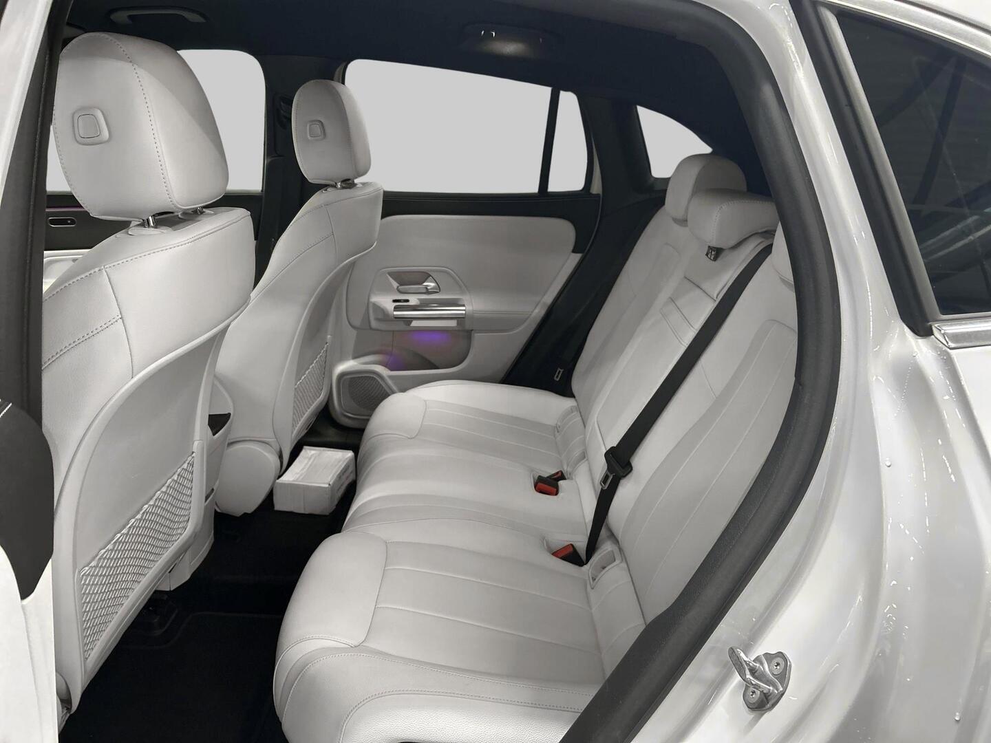 MERCEDES-BENZ EQA 2023