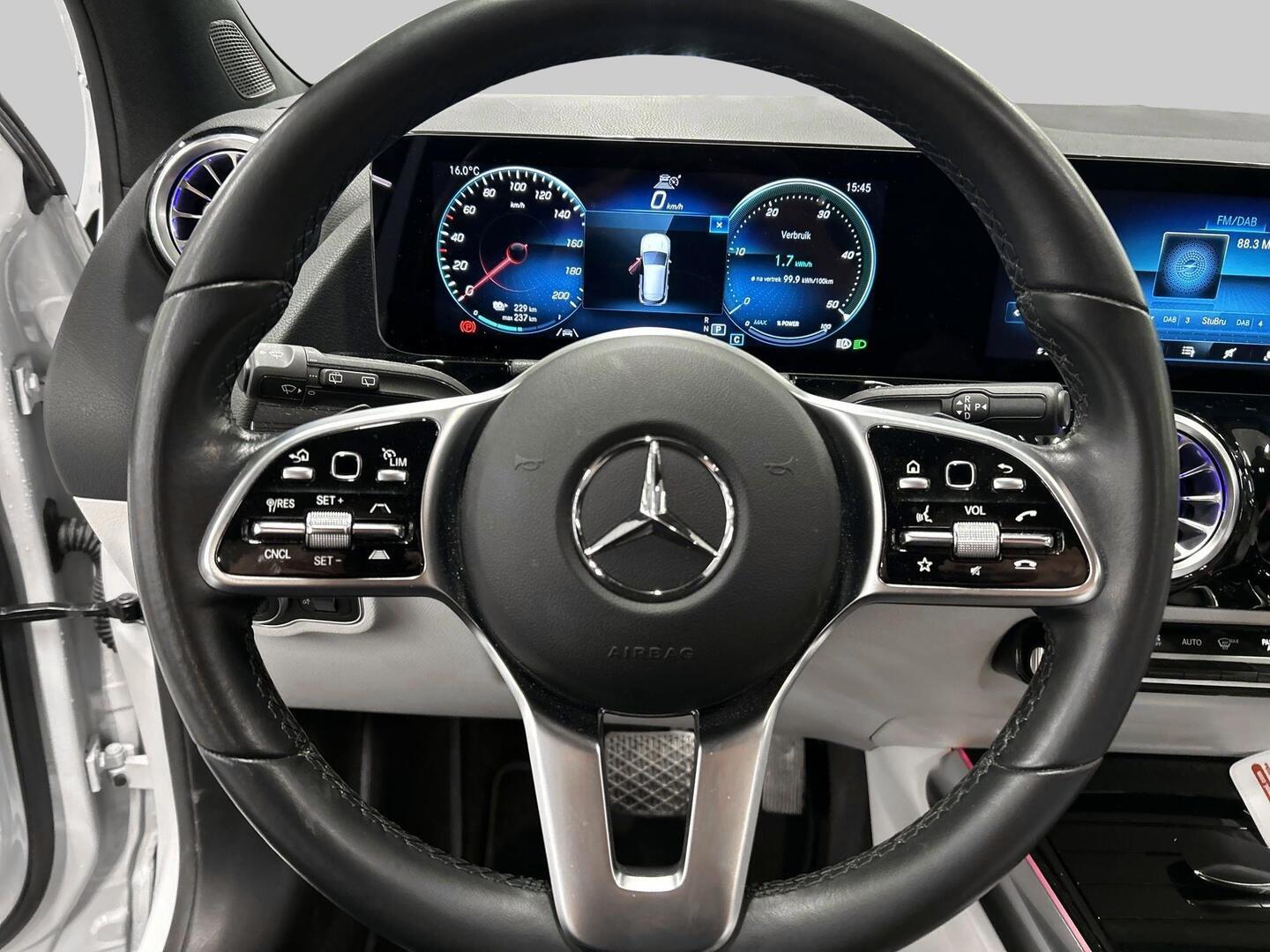 MERCEDES-BENZ EQA 2023
