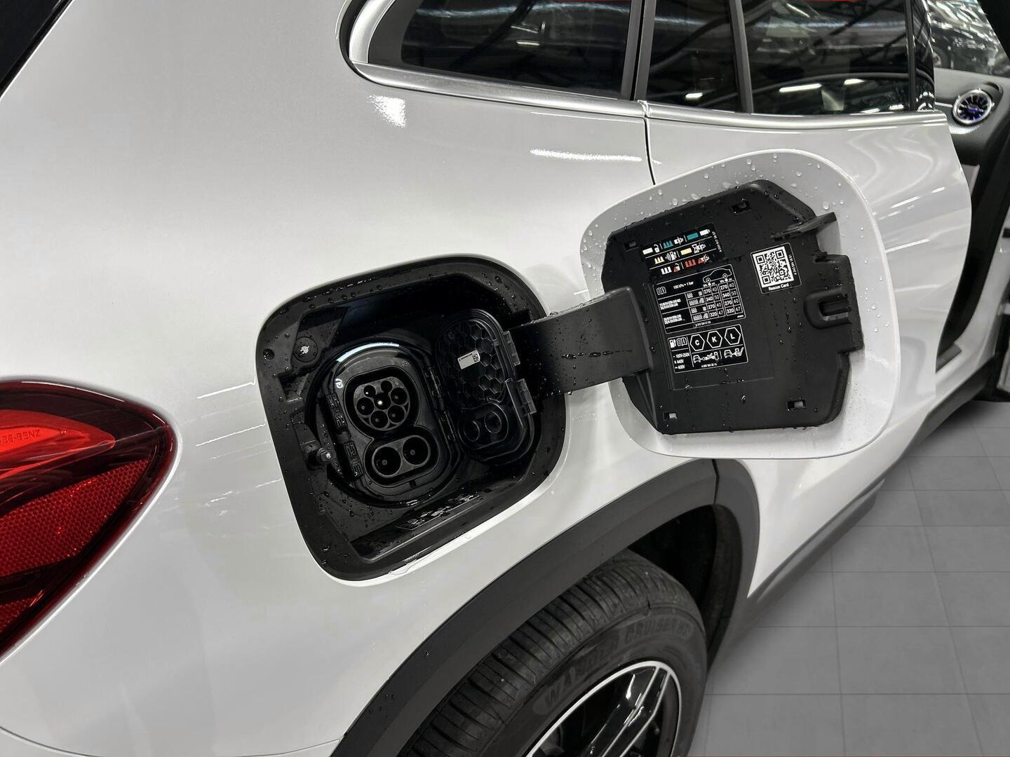 MERCEDES-BENZ EQA 2023