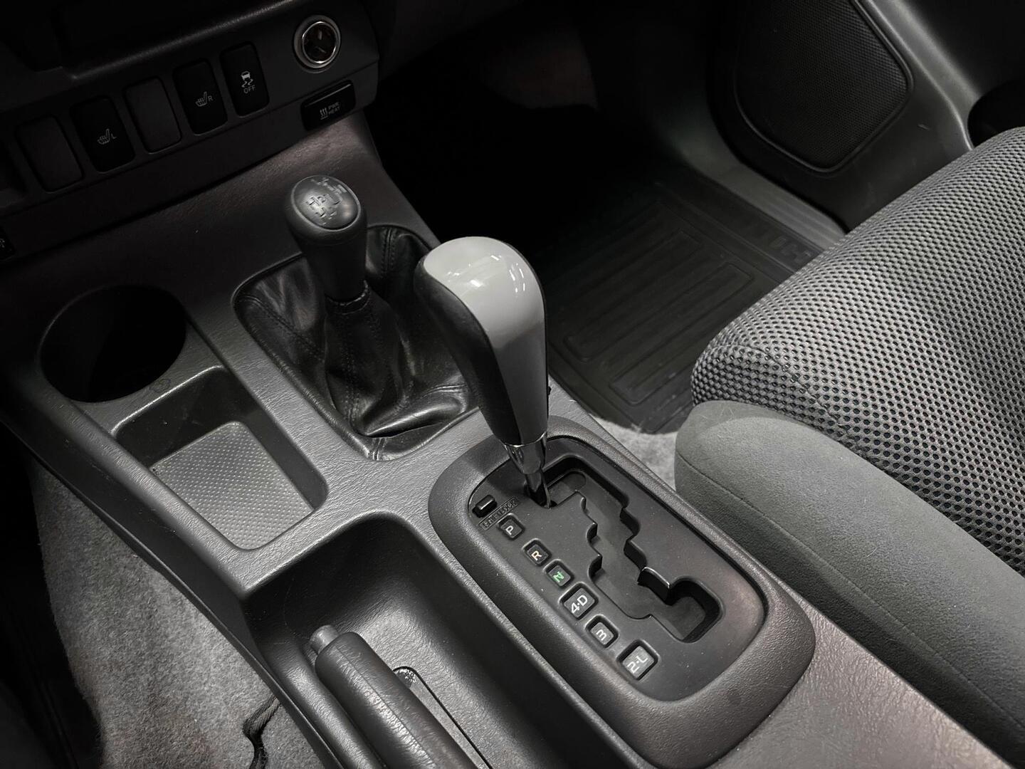 TOYOTA Hilux 2012